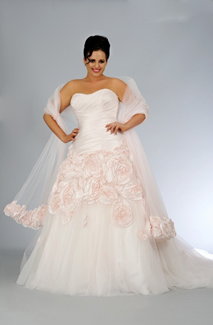 CURVACEOUS ROWENA - Click for details