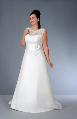 CURVACEOUS CLAUDIA - Click for details